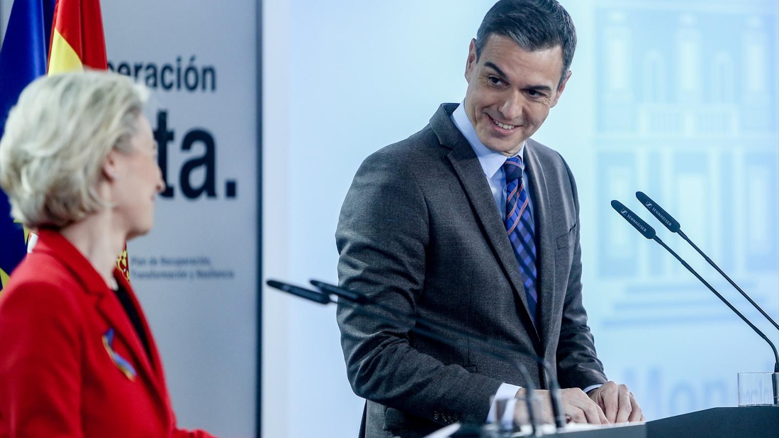 Sánchez traslada a Von der Leyen su "preocupación" por la reacción de gobiernos europeos tras la crisis migratoria