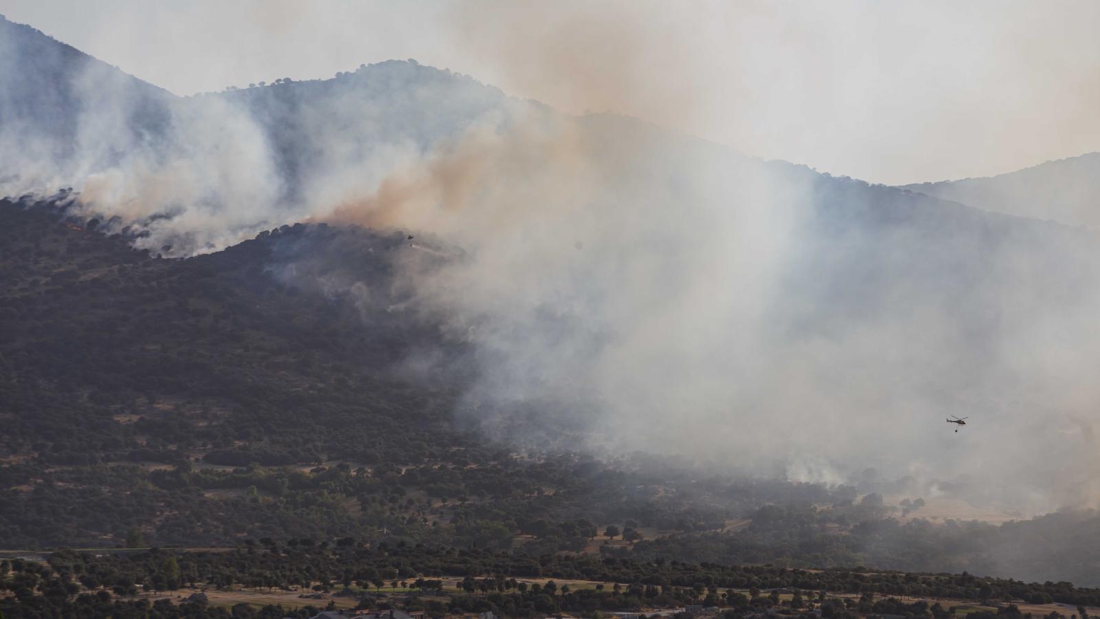 Vista del incendio de Navas de San Antonio, a 9 de agosto de 2026, en Segovia, Castilla y León
