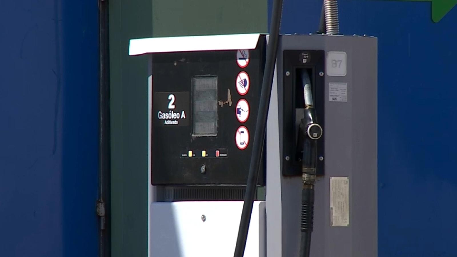 Olvida a su hijo en una gasolinera de Aldea del Cano
