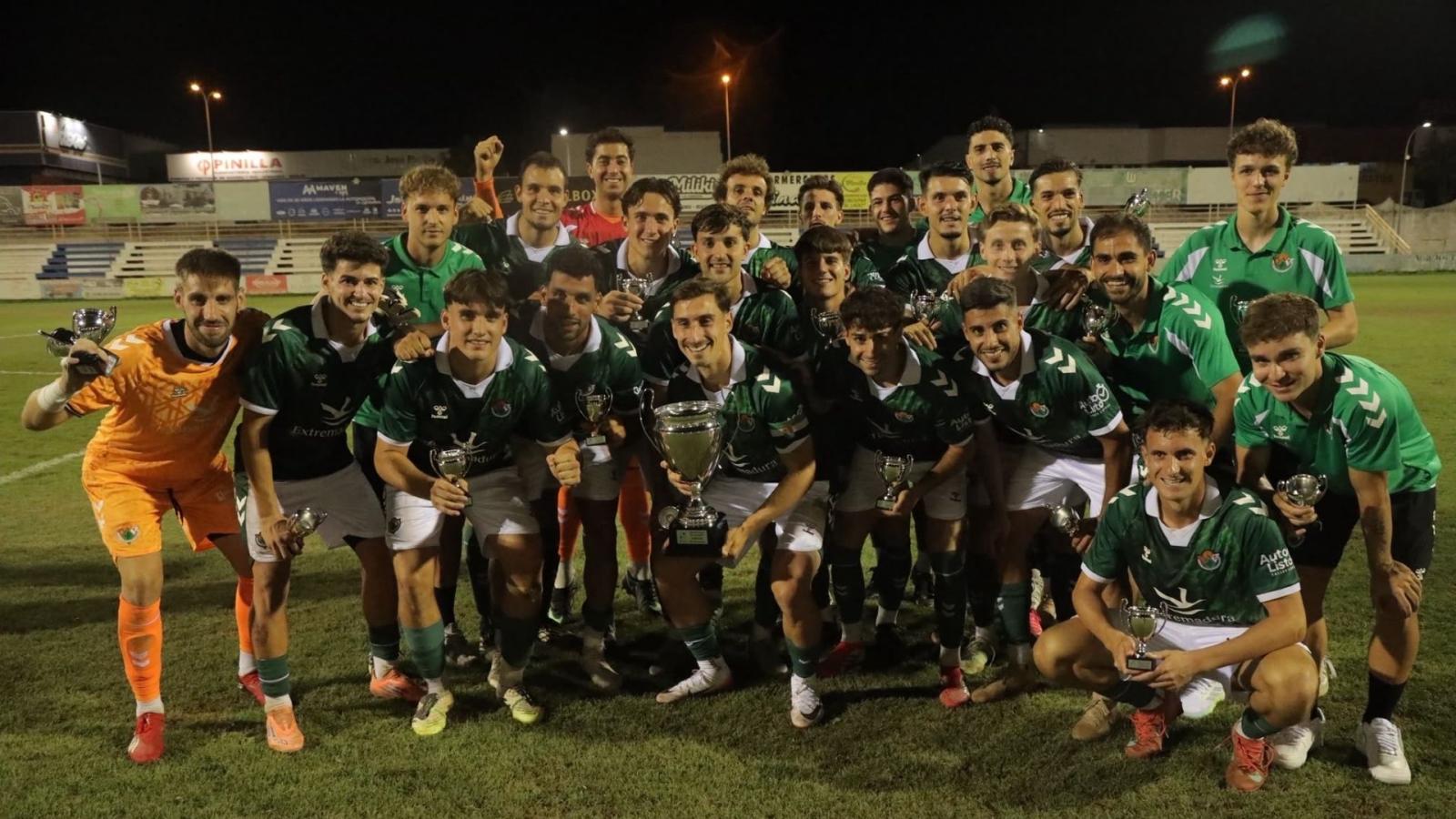 El CP Cacereño celebra el título de la Copa Federación