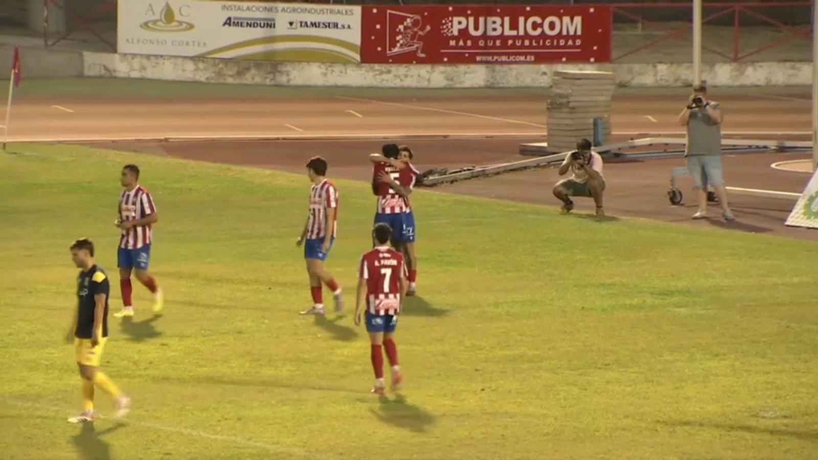 Partido de pretemporada entre el Don Benito y el Cabeza del Buey