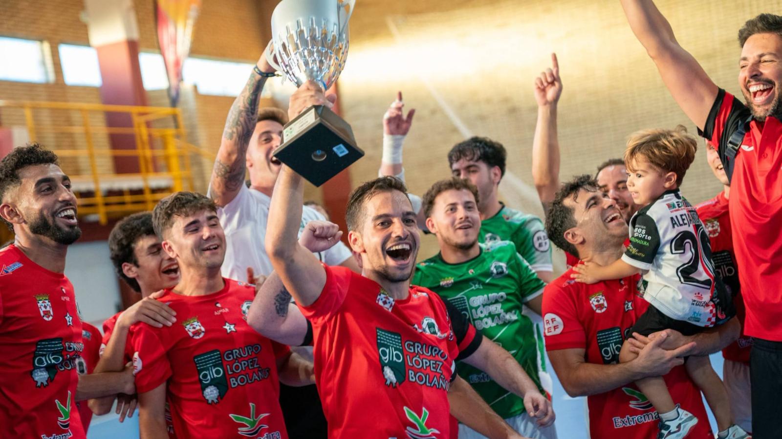 Los jugadores del Grupo López Bolaños ganan la Supercopa de Extremadura de Fútbol Sala