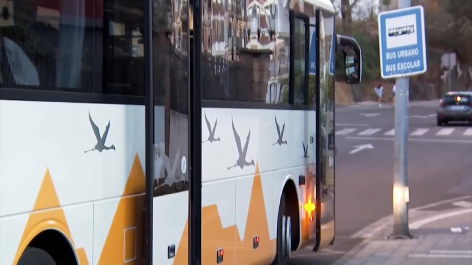 Transporte escolar en una imagen de archivo