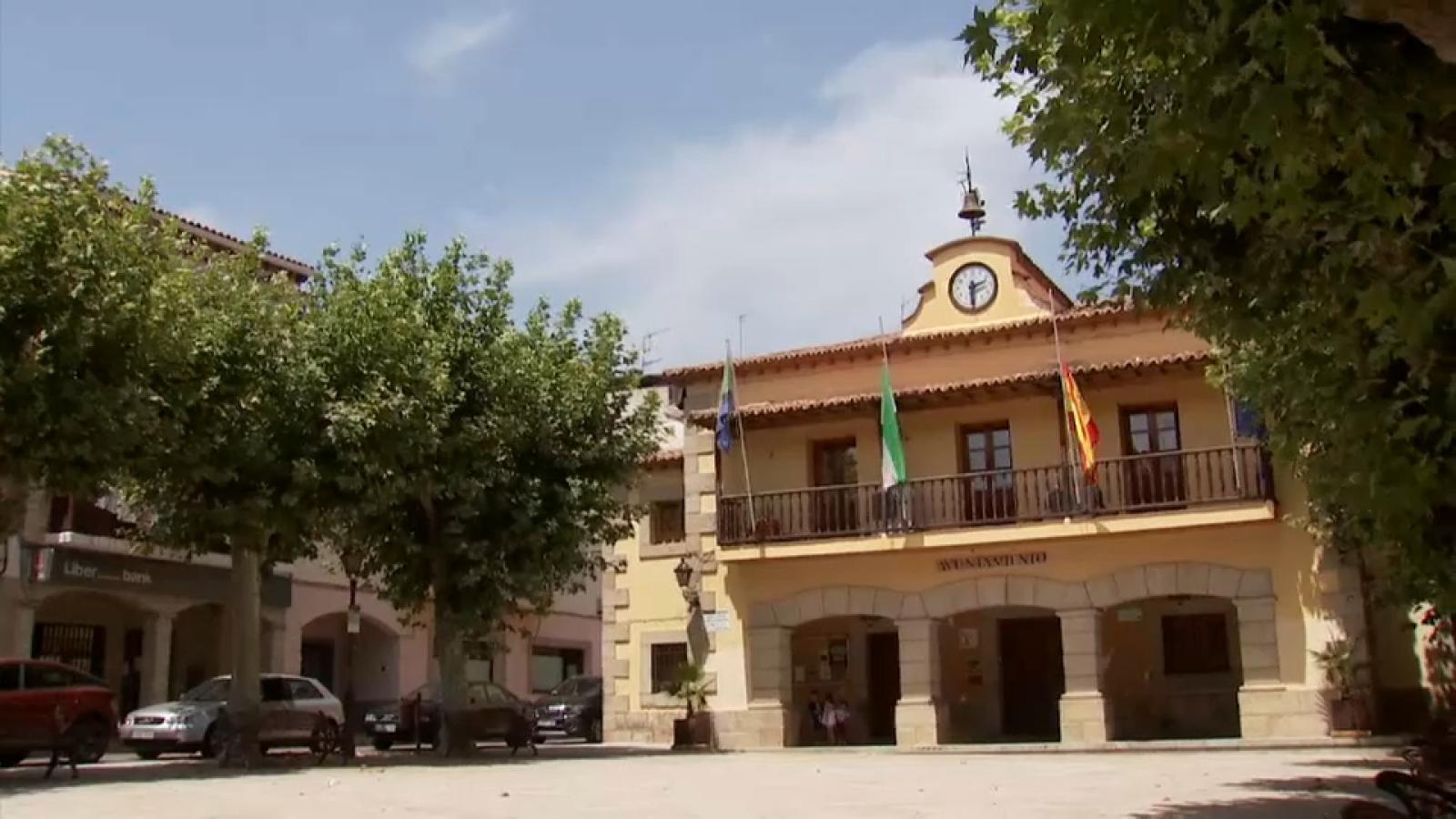 Ayuntamiento de Madrigal de la Vera en una imagen de archivo
