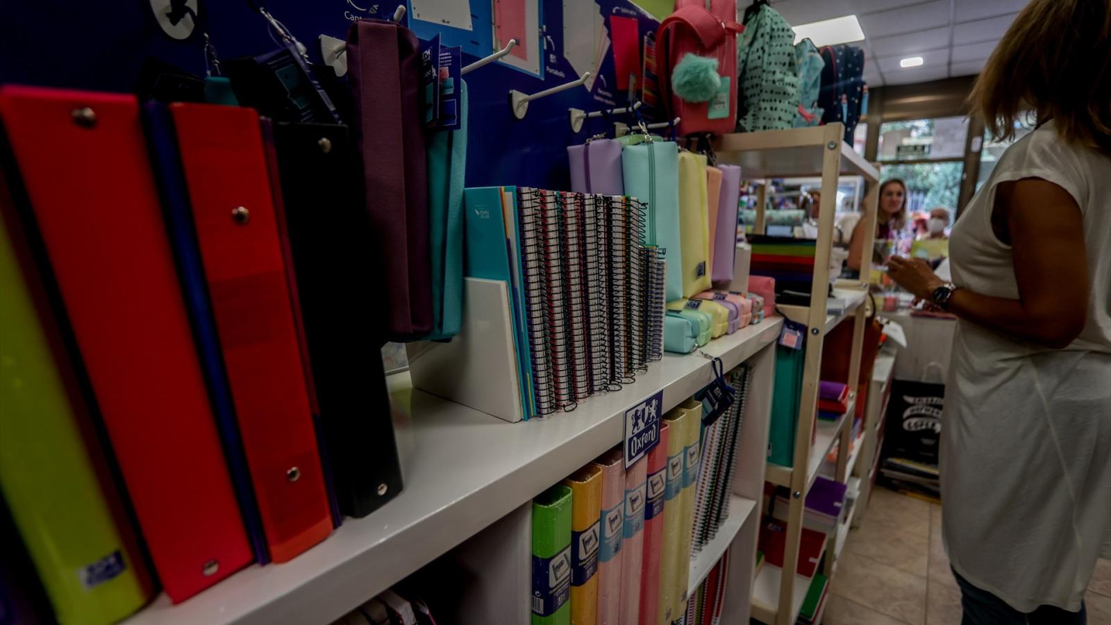La vuelta al cole en Extremadura llega con la deducción de 30 euros por compra de material, el doble que hace un año
