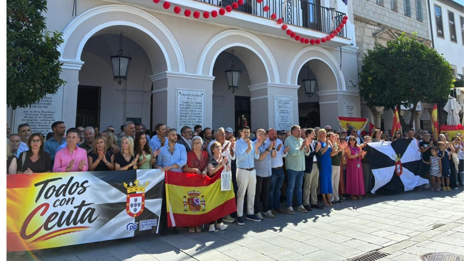 Concentración a favor de Ceuta celebrada en Mérida