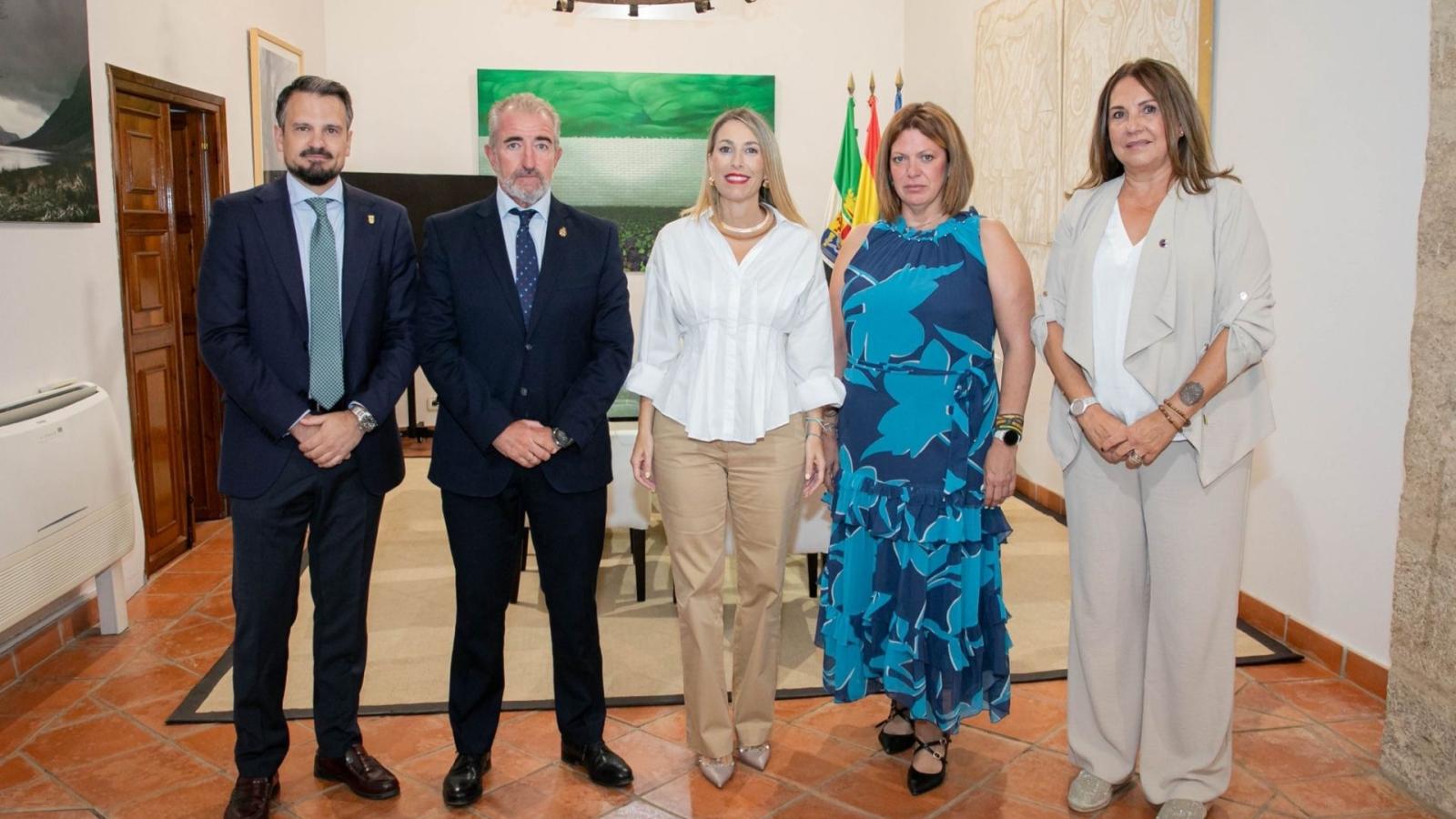 María Guardiola en un encuentro con la Asociación de Víctimas del Terrorismo
