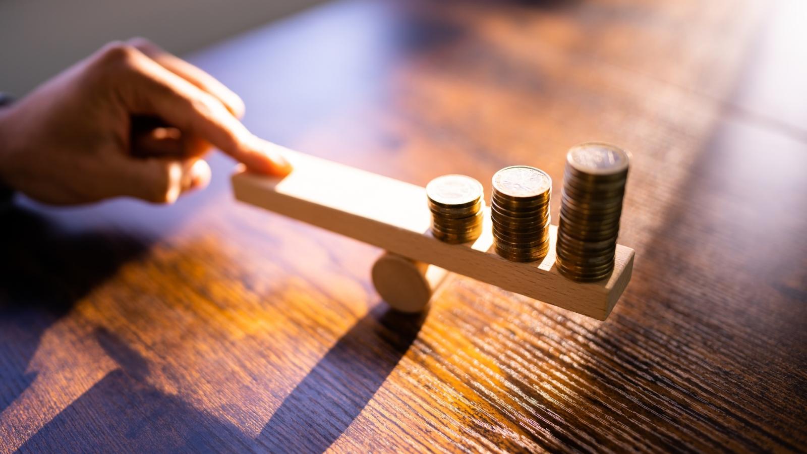 El alza de los precios supone cada vez una mayor pérdida de poder adquisitivo de los salarios, sobre todo entre los más jóvenes.