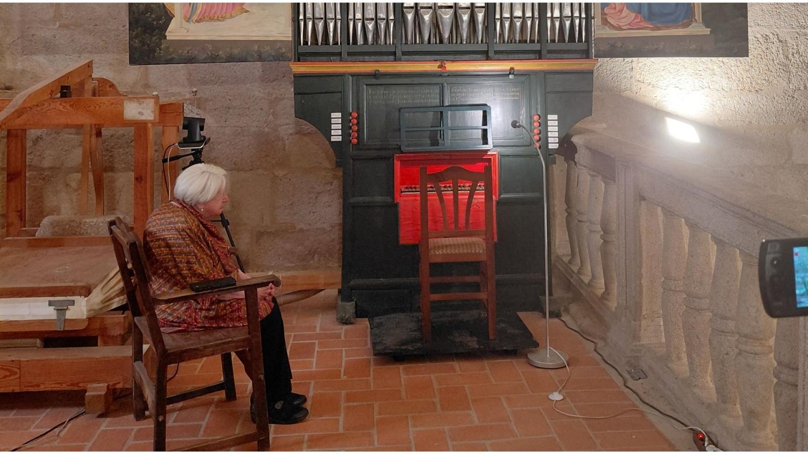 Montserrat Torrent vuelve a hacer sonar el histórico órgano renacentista de Garrovillas de Alconétar
