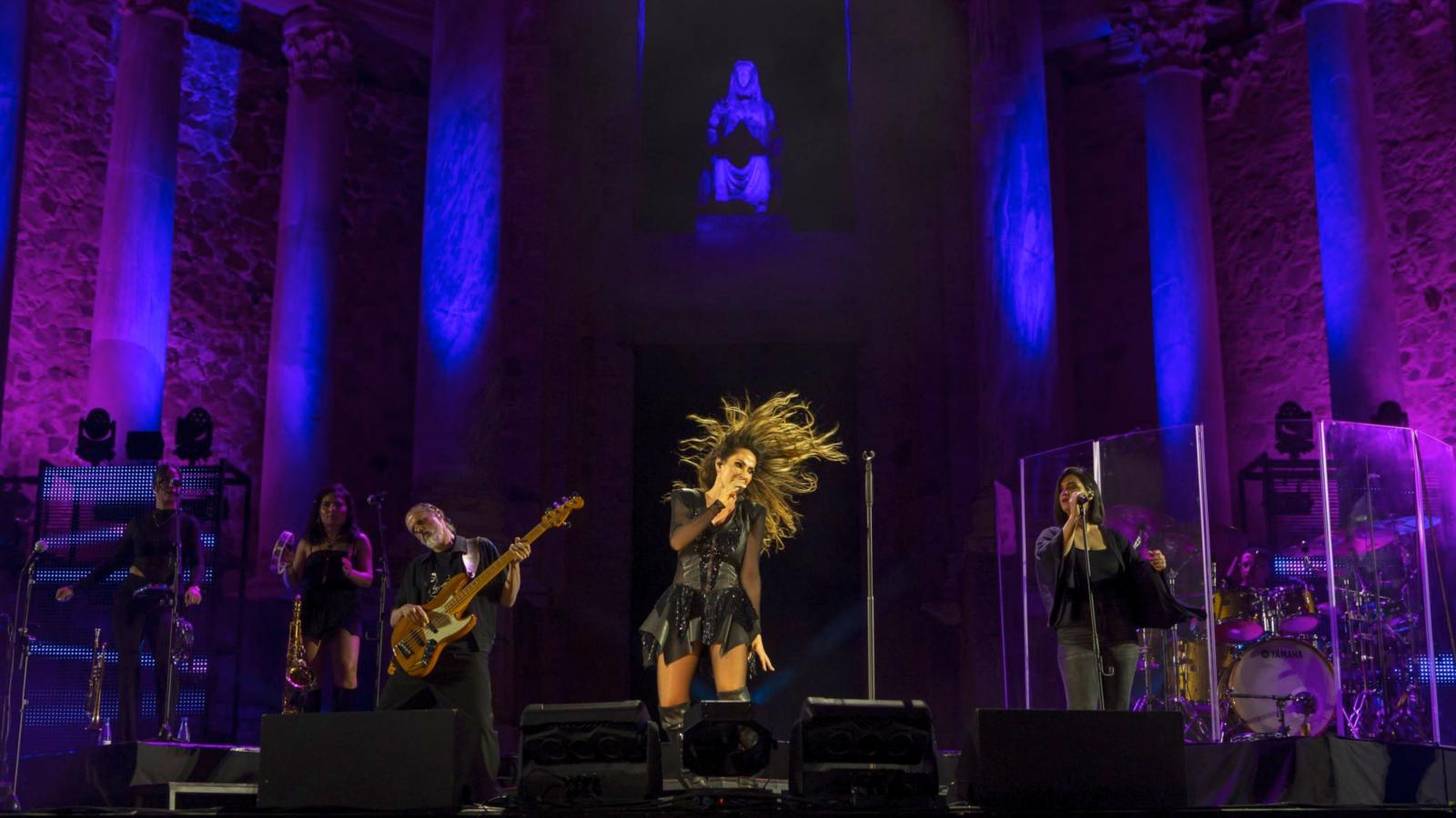 Malú durante su concierto en el Teatro Romano de Mérida, en junio de 2026.