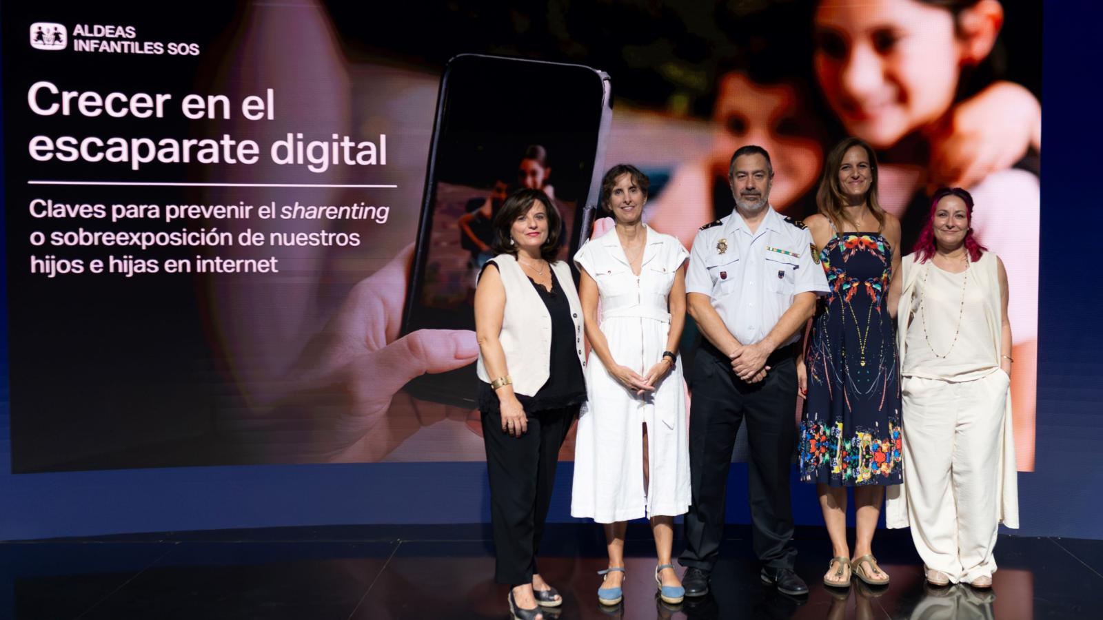 Presentación del Informe 'Crecer en el escaparate digital'