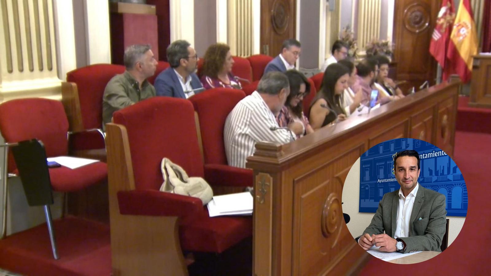 Imagen de la silla vacía que ya no ocupará el ex concejal del PSOE de Badajoz, Ricardo Cabezas. 
