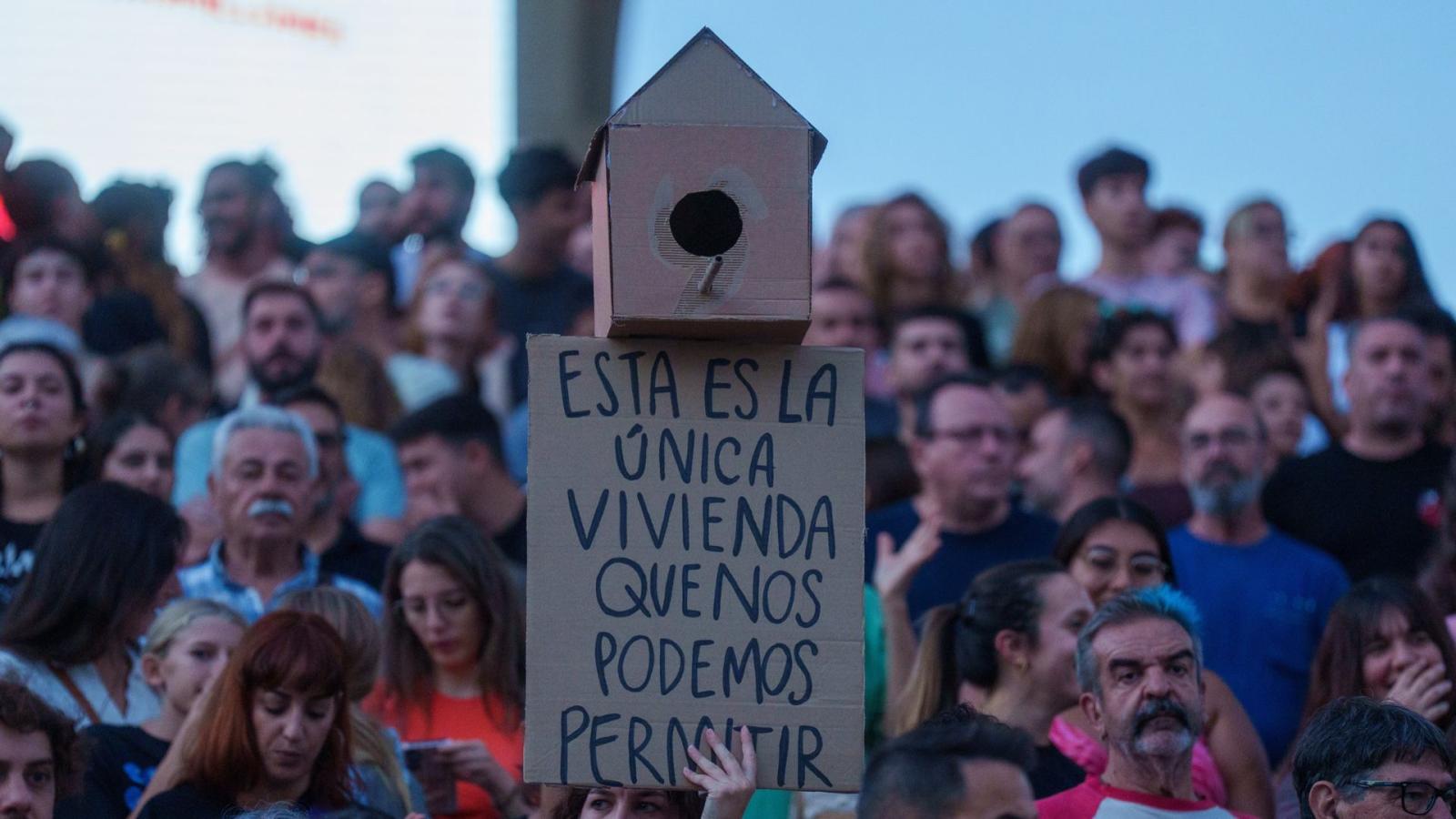 Imágenes de la concentración y cena colectiva del Sindicato de Inquilinas