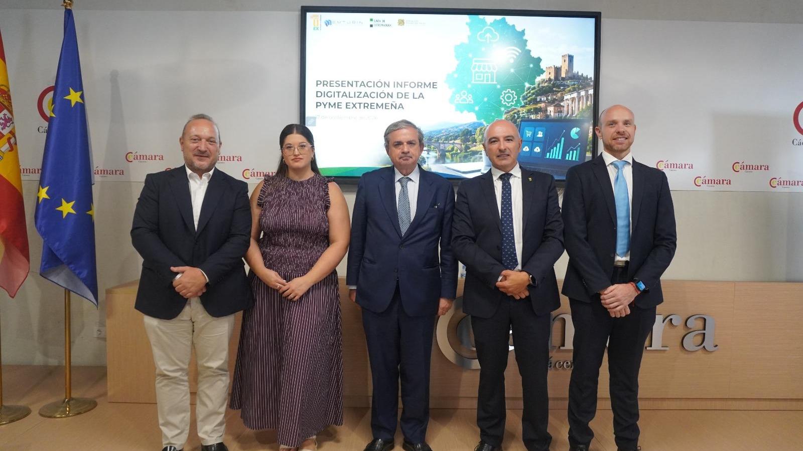 La Junta de Extremadura reduce un 57% los tiempos de tramitación y un 70% la documentación exigida