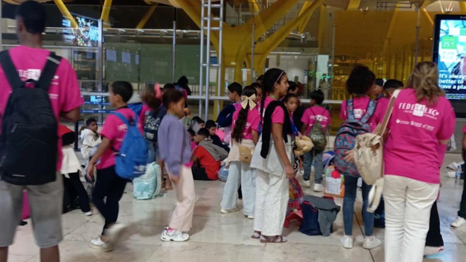 Los 135 menores saharauis regresan tras el verano en Extremadura
