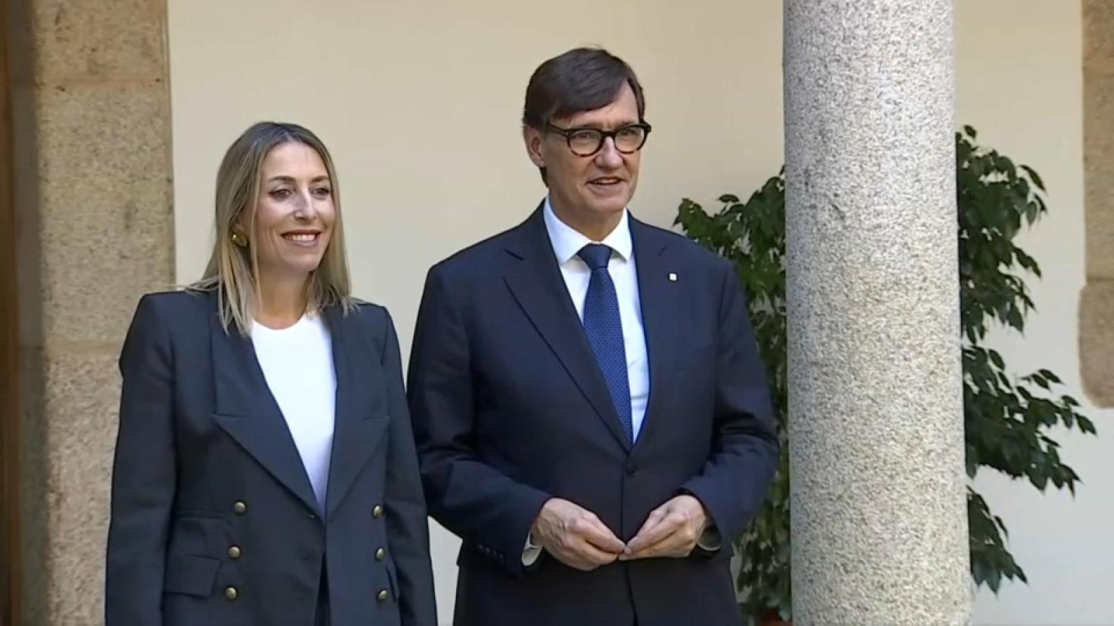 María Guardiola, presidenta de la Junta de Extremadura y Salvador Illa, presidente de la Generalitat de Cataluña