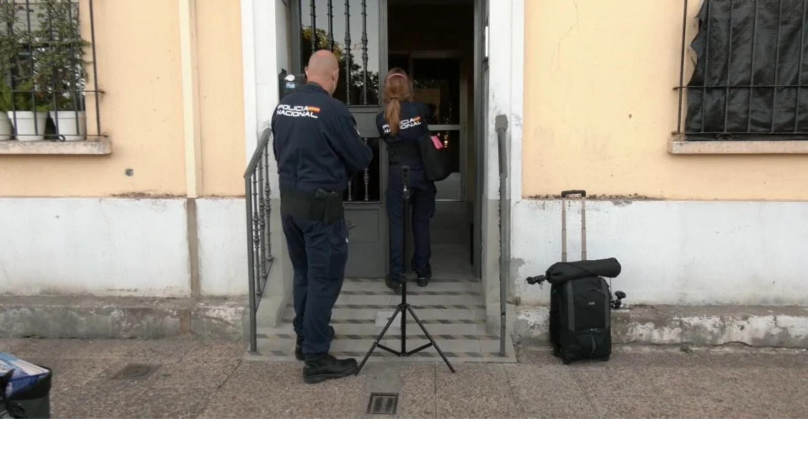 La defensa del padre acusado del crimen de la funcionaria insiste en su puesta en libertad