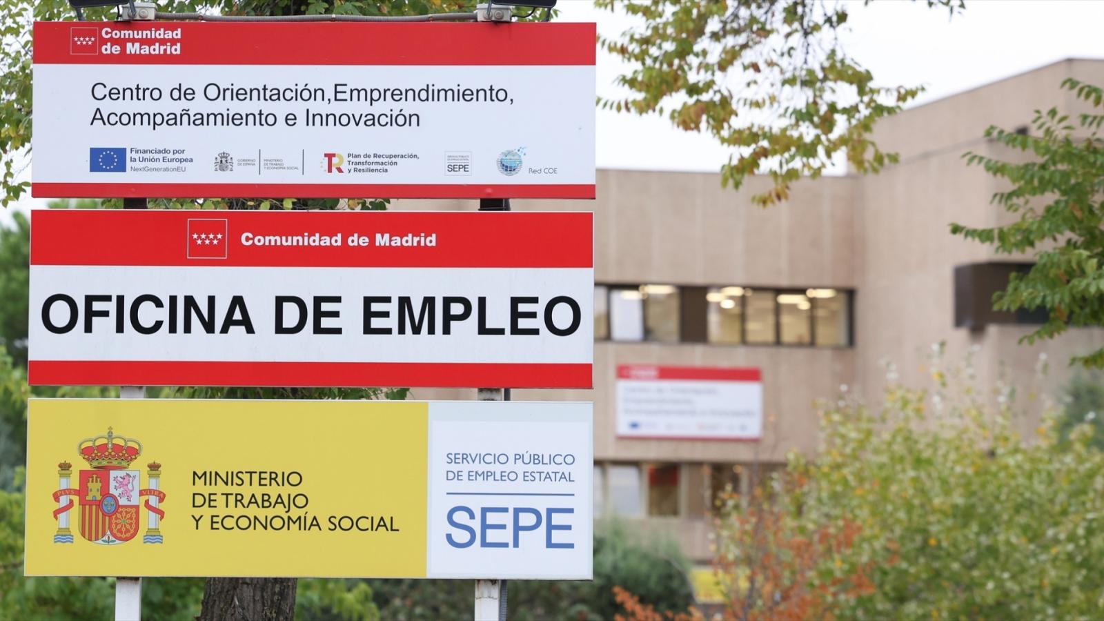 El paro sube en 95.900 personas en el tercer trimestre, mientras el empleo marca un nuevo récord histórico