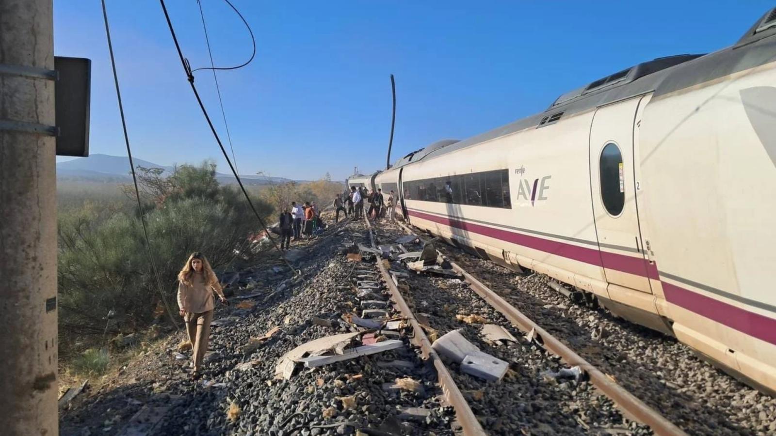Varias personas han resultado heridas al colisionar dos trenes en en Urda (Toledo)