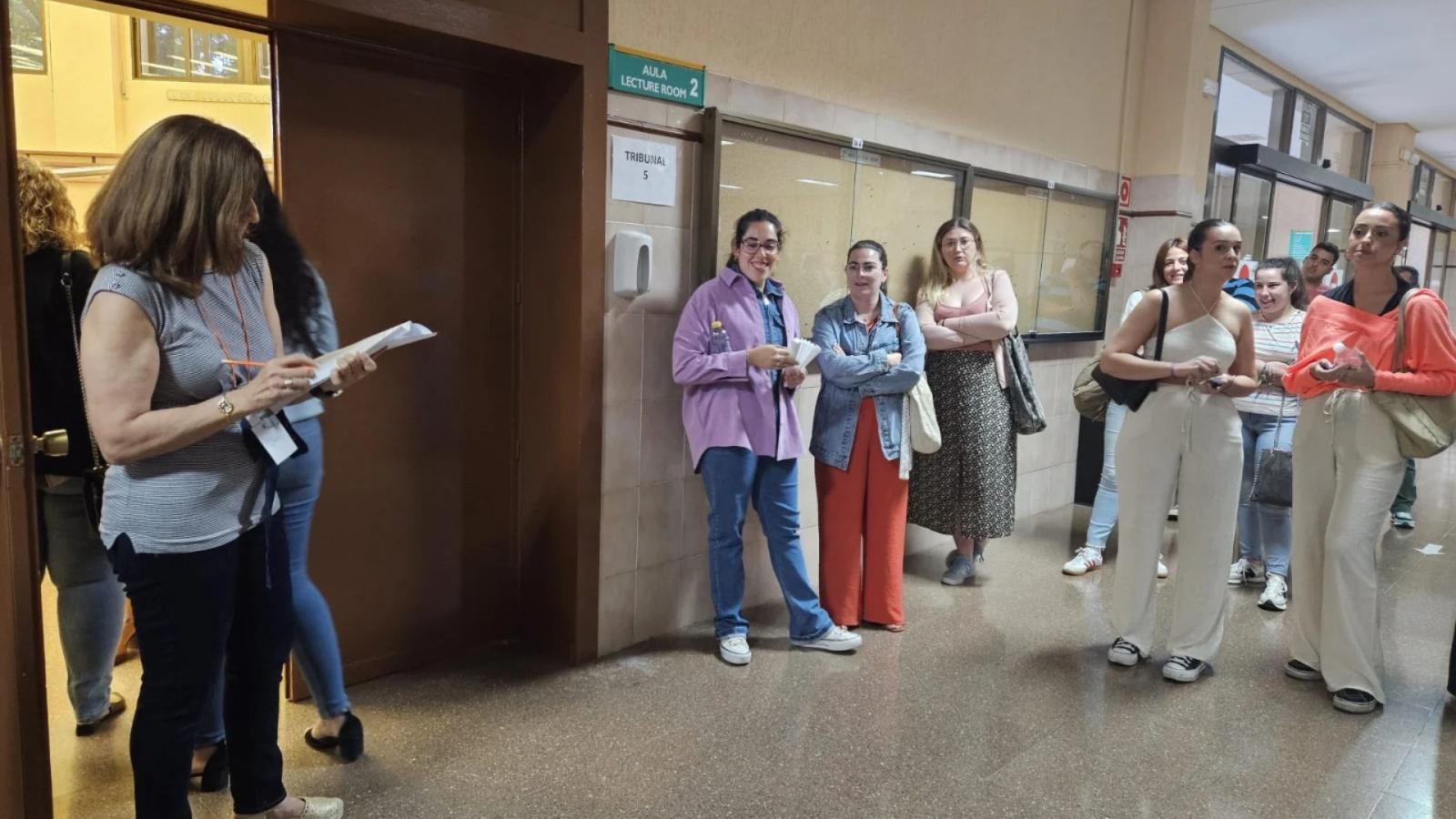 Educación anula un llamamiento urgente de docentes interinos por una incidencia informática