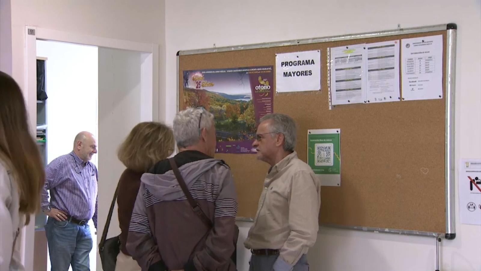 Los alumnos de las Universidades de Mayores de Extremadura reciben el Premio González Zurrón