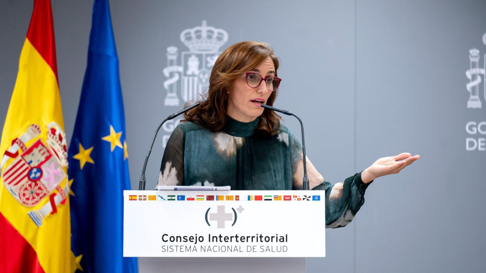 La ministra de Sanidad, Mónica García, ofrece declaraciones a los medios tras la reunión del pleno del Consejo Interterritorial del Sistema Nacional de Salud (CISNS)