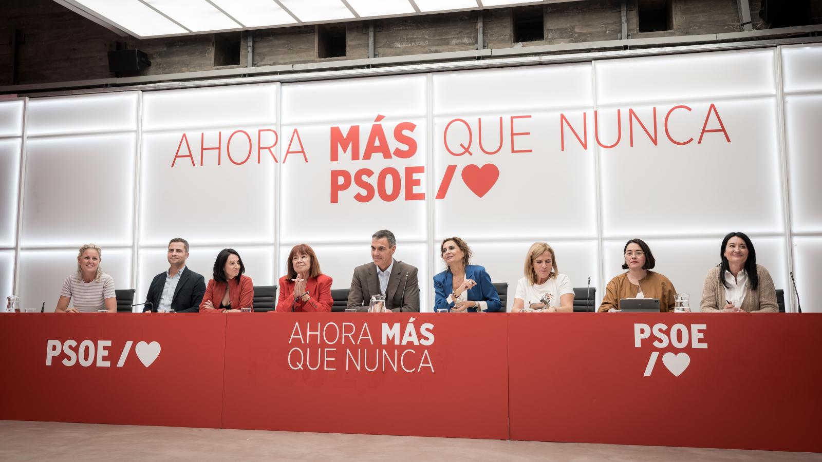 El presidente del Gobierno y secretario general del PSOE, Pedro Sánchez, preside la reunión de la Comisión Ejecutiva Federal (CEF) del PSOE, en la sede del PSOE en Ferraz, a 5 de octubre de 2026, en Madrid (España).
