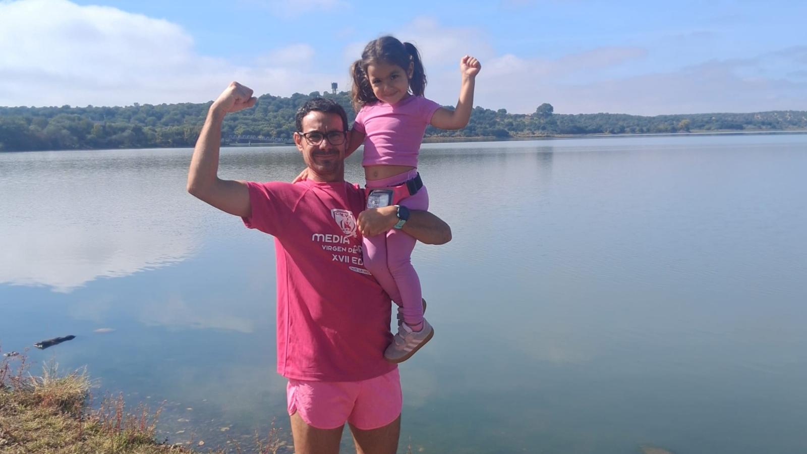Nicolás Manzano, junto a su hija Miriam, durante uno de sus entrenamientos. 