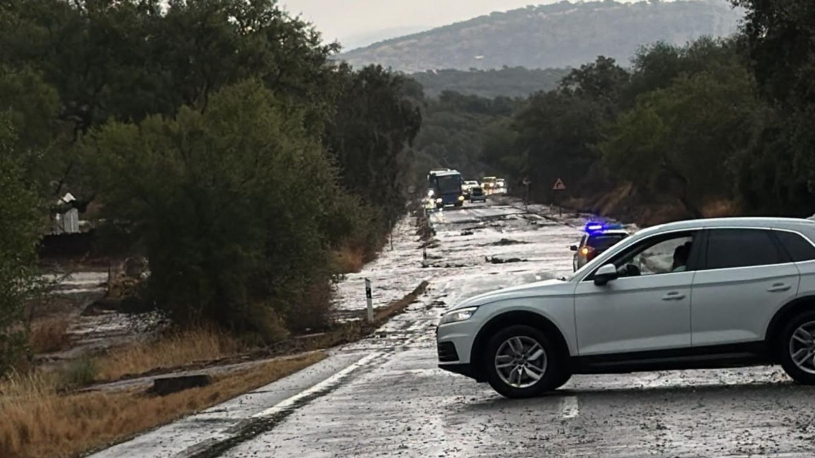 Carretera entre Jerez de los Caballeros y Oliva de la Frontera