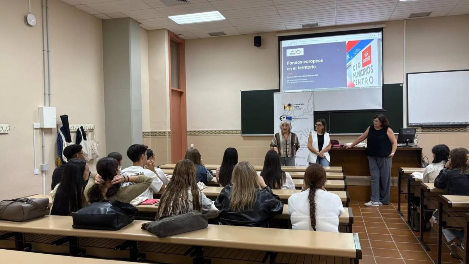 Una iniciativa acerca a universitarios la aplicación de fondos europeos en la provincia de Badajoz