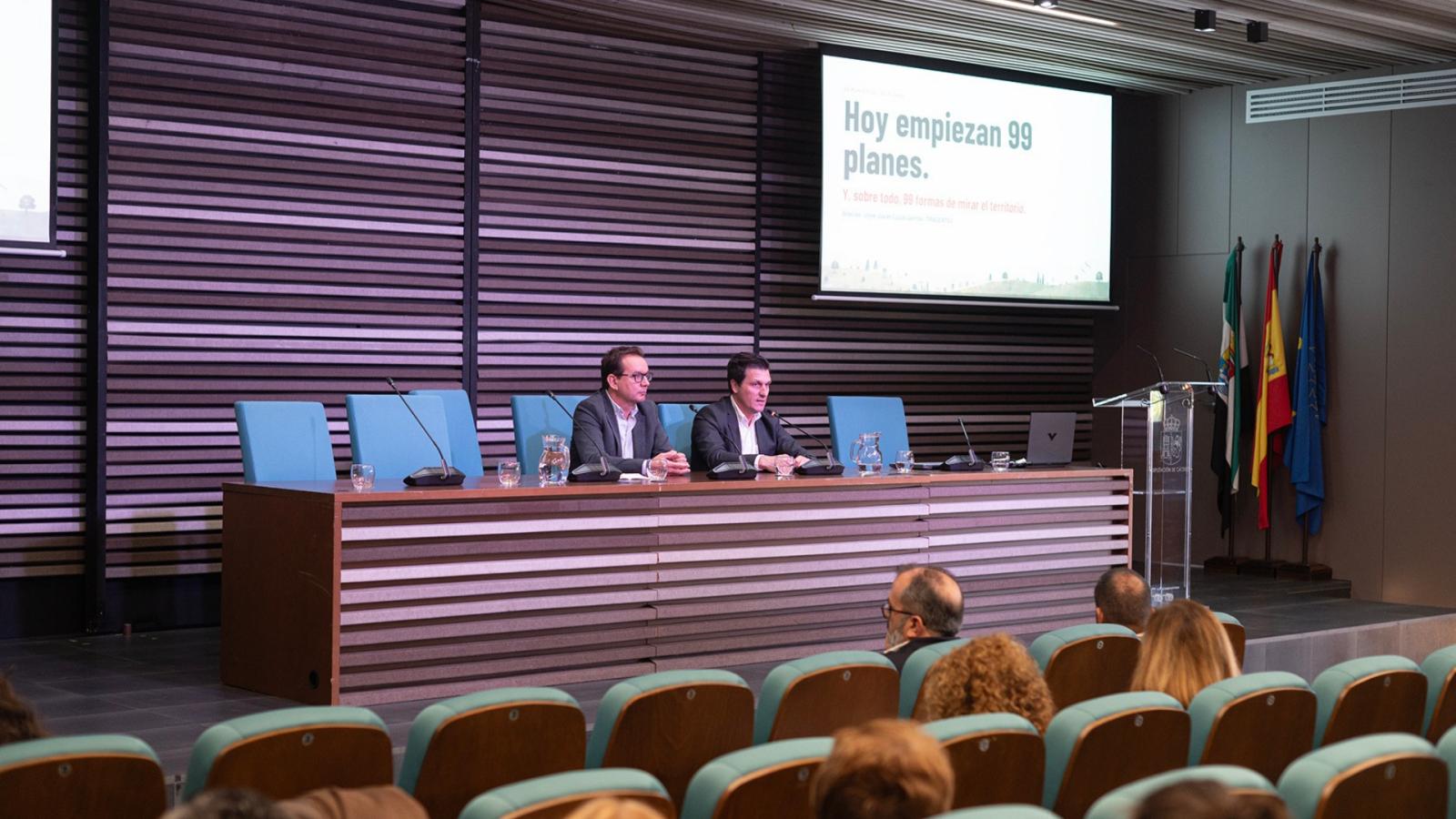 La Diputación de Cáceres impulsa la elaboración de 99 planes periurbanos para prevenir incendios 