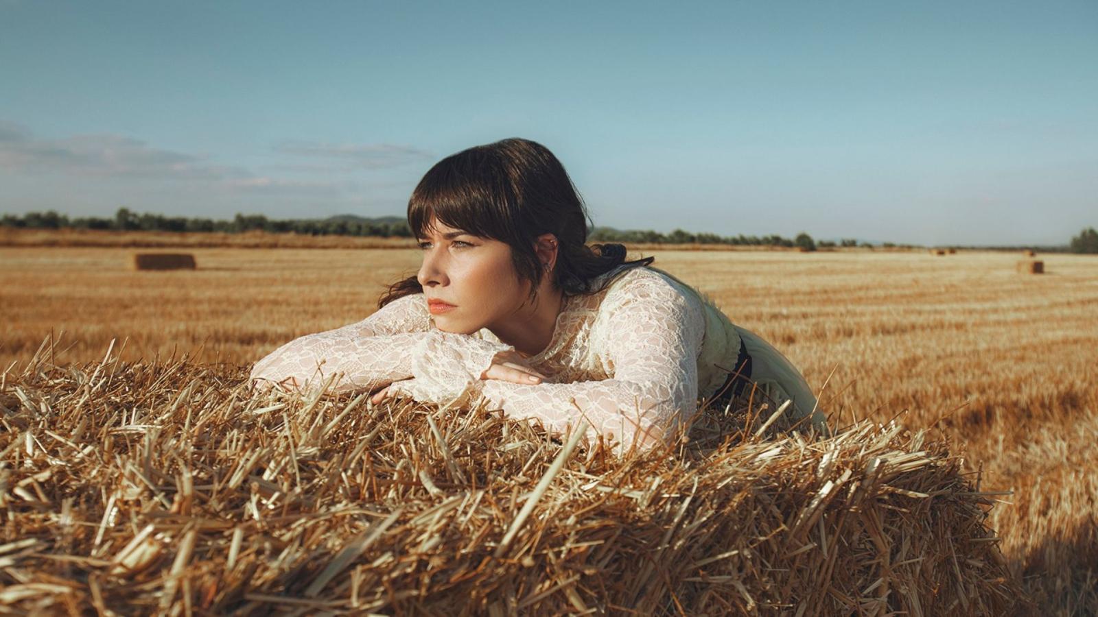 Chloé Bird en una foto promocional