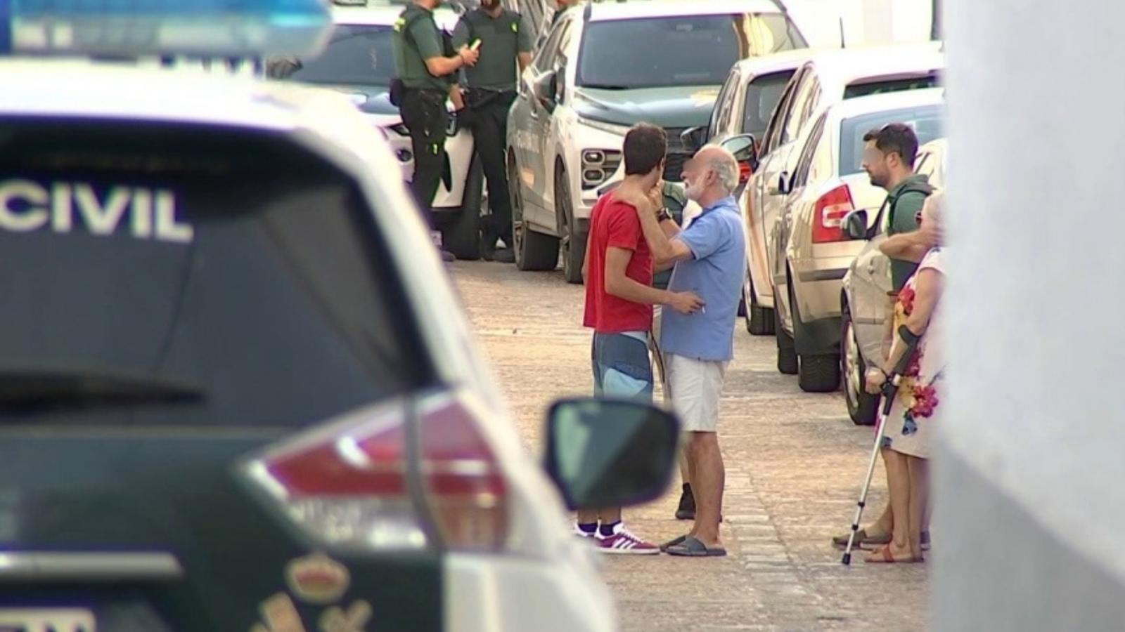 Momento en el que el presunto autor de la muerte de sus padres negoció con la Guardia Civil en Fregenal de la Sierra