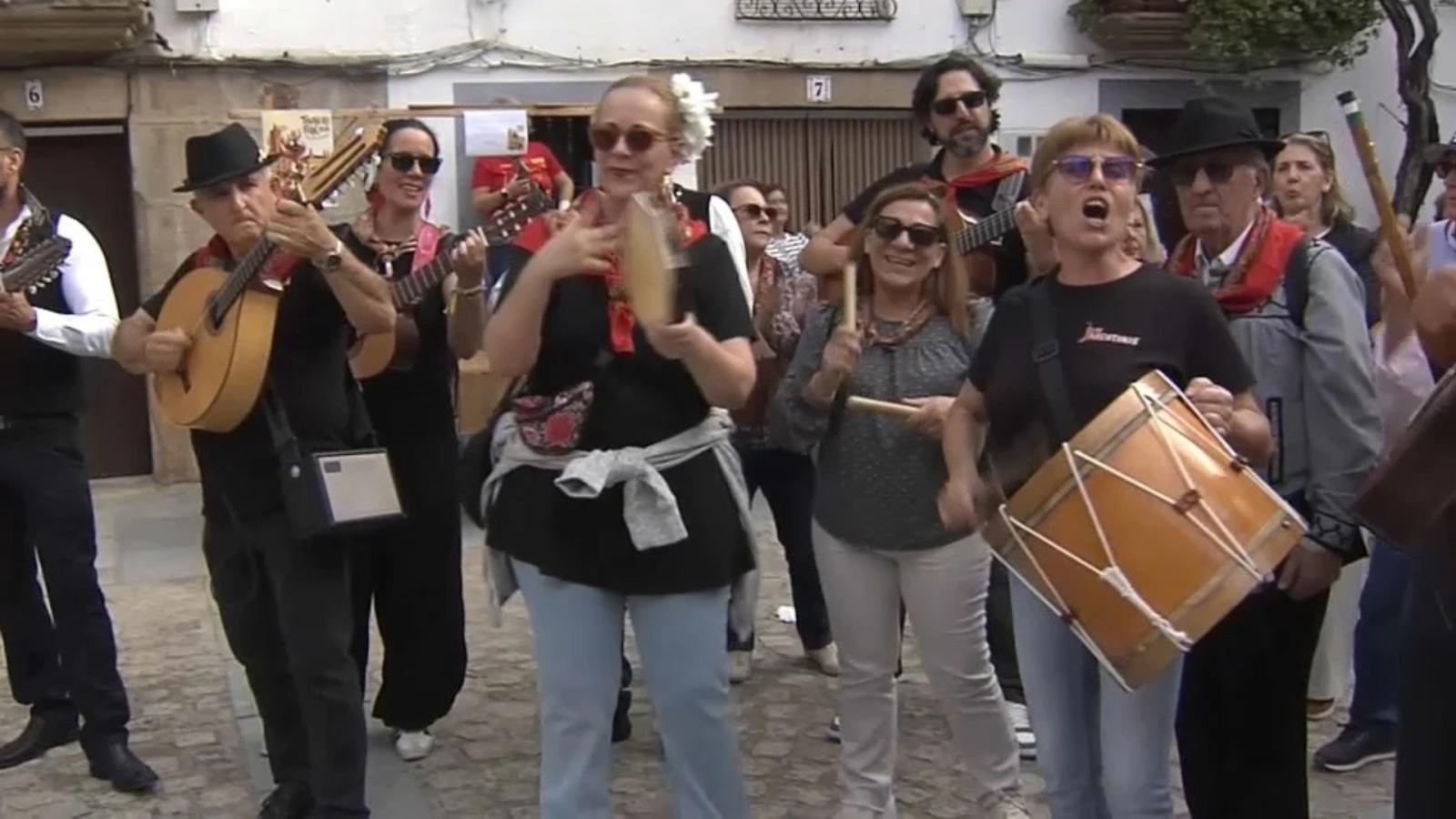 Pasarón de la Vera se llena de folklore con el Festival Tinajero Folk