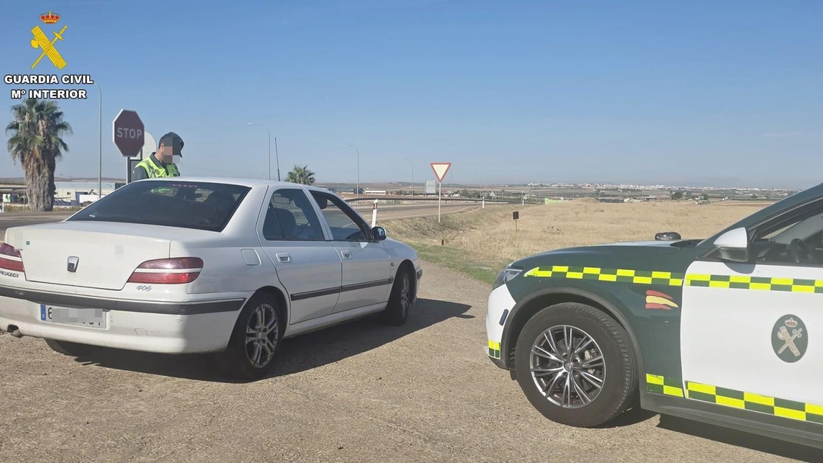 Coche interceptado mientras lo conducía una menor, de 13 años