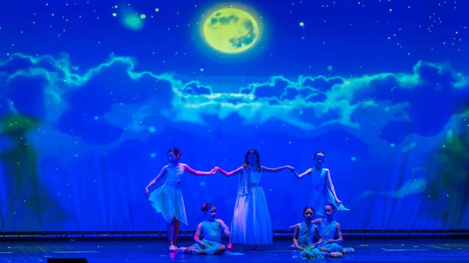 Un proyecto educativo en Almendralejo reúne a alumnos, familias y docentes en torno al teatro