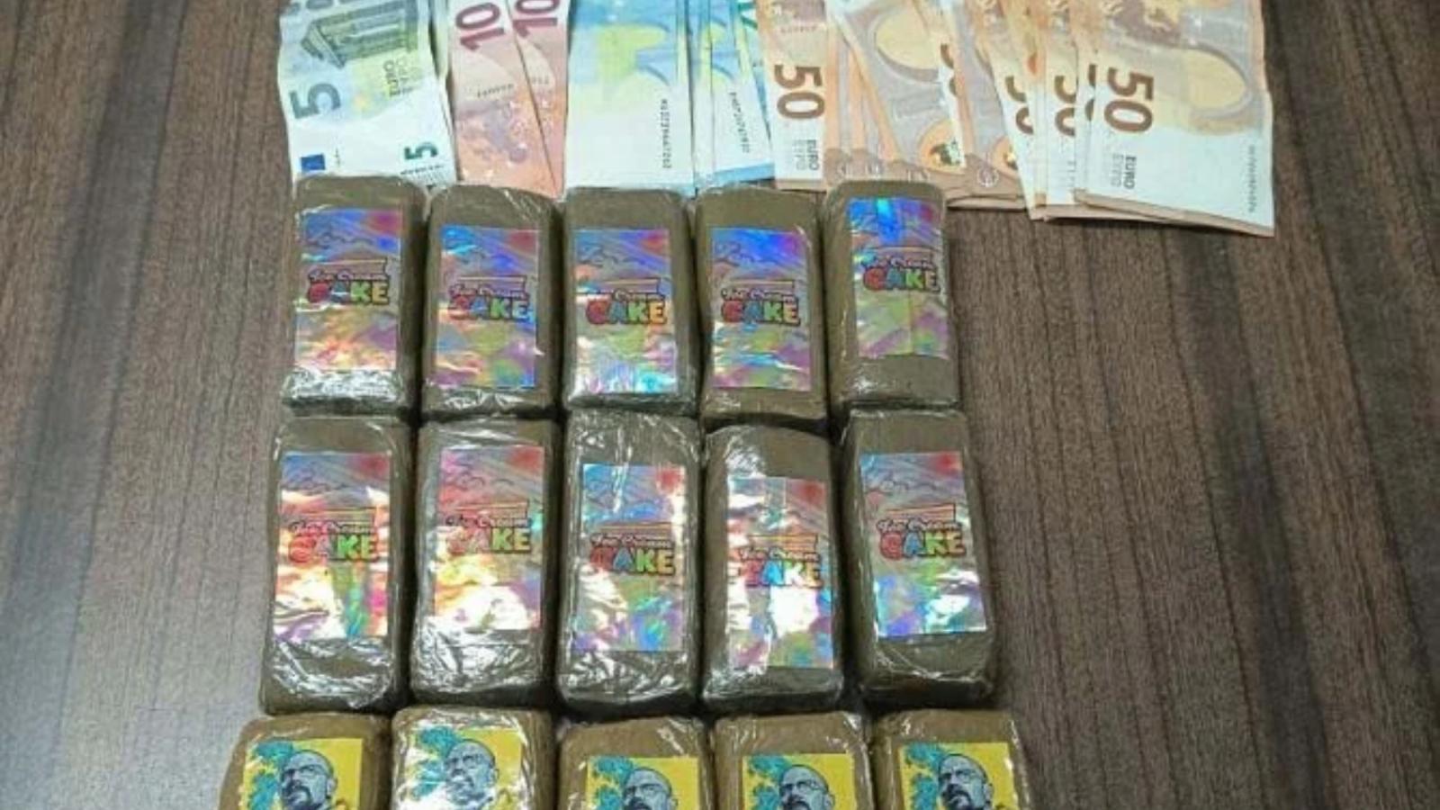 Policía Nacional detiene a un joven con 1´5 kilogramos de hachis en un vehiculo