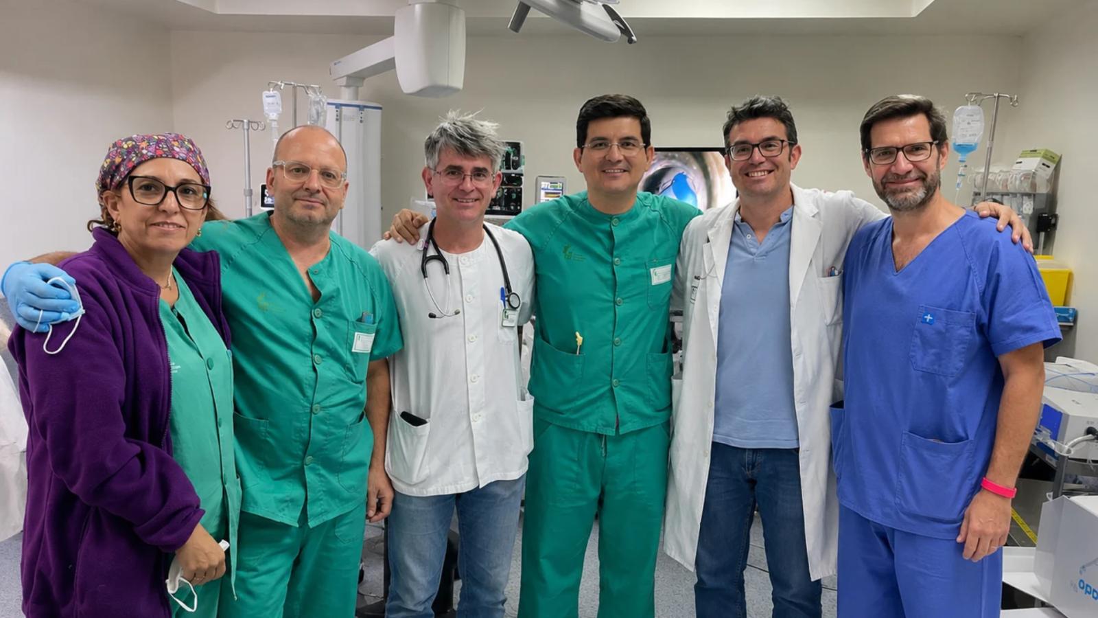 Equipo del Hospital de Mérida encargados de la técnica 'Miotomía Endoscópica Peroral (POEM)