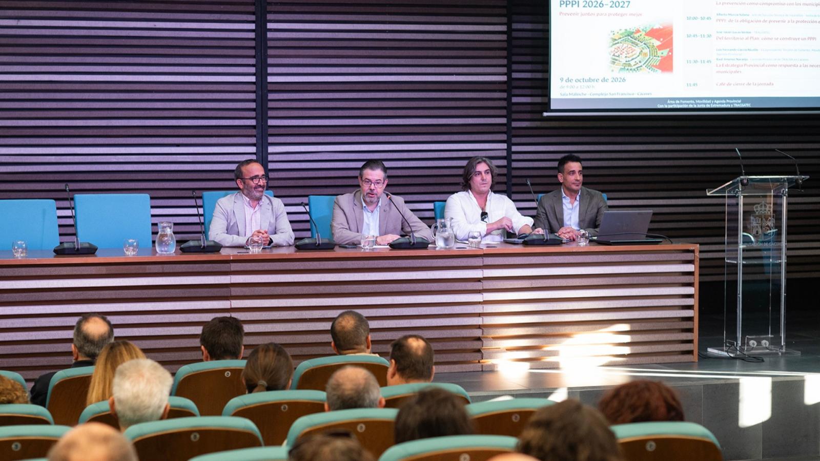 La Diputación de Cáceres impulsa 99 planes para prevenir incendios