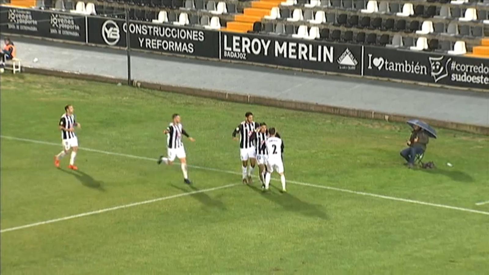 El Badajoz golea al Granada y se acerca al liderato