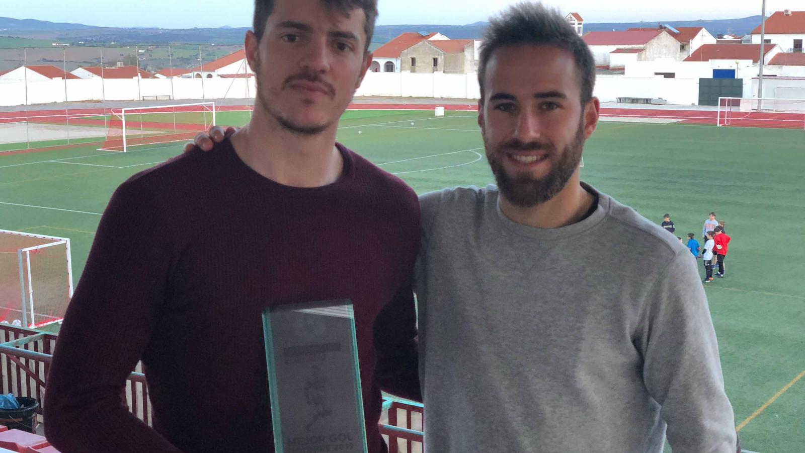 Chepe (Azuaga) recibe el premio a Mejor Gol de Octubre