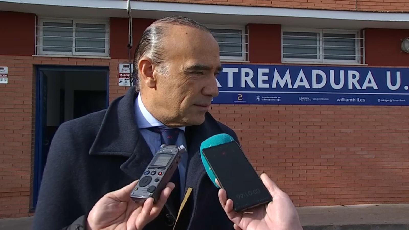 Luis Oliver manda un mensaje de tranquilidad sobre el Extremadura