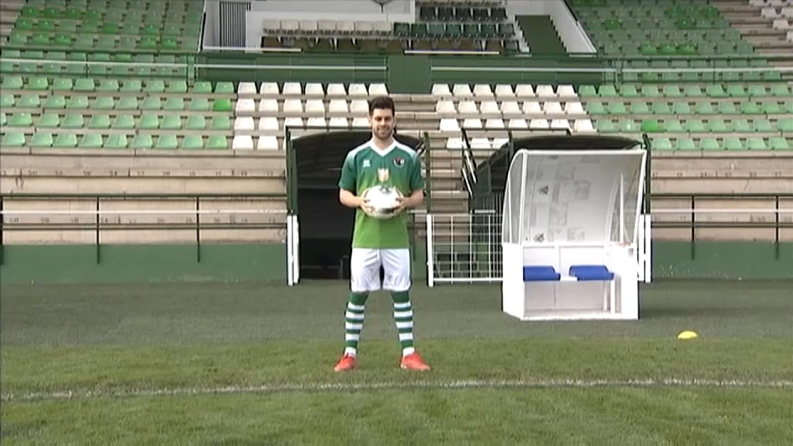 El Cacereño presenta a Iván Agudo