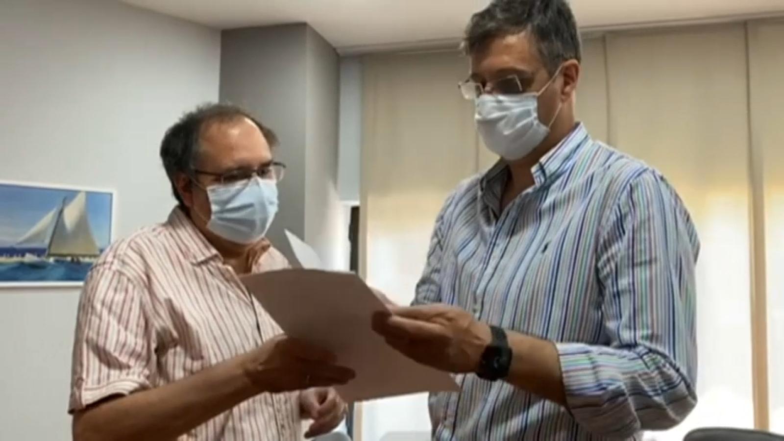 José Manuel Sánchez entrega la documentación en la FEXB