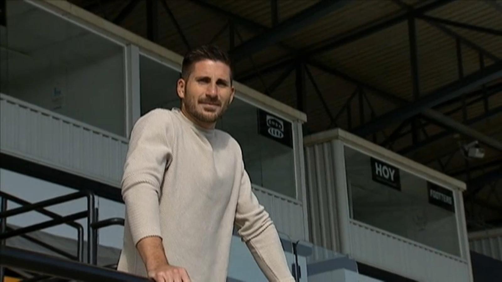 César Morgado en las gradas del Estadio Nuevo Vivero
