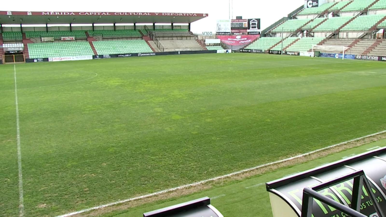 Paco Puertas, presidente del Mérida: "La Segunda B empezará con un 50% de aforo en los estadios"