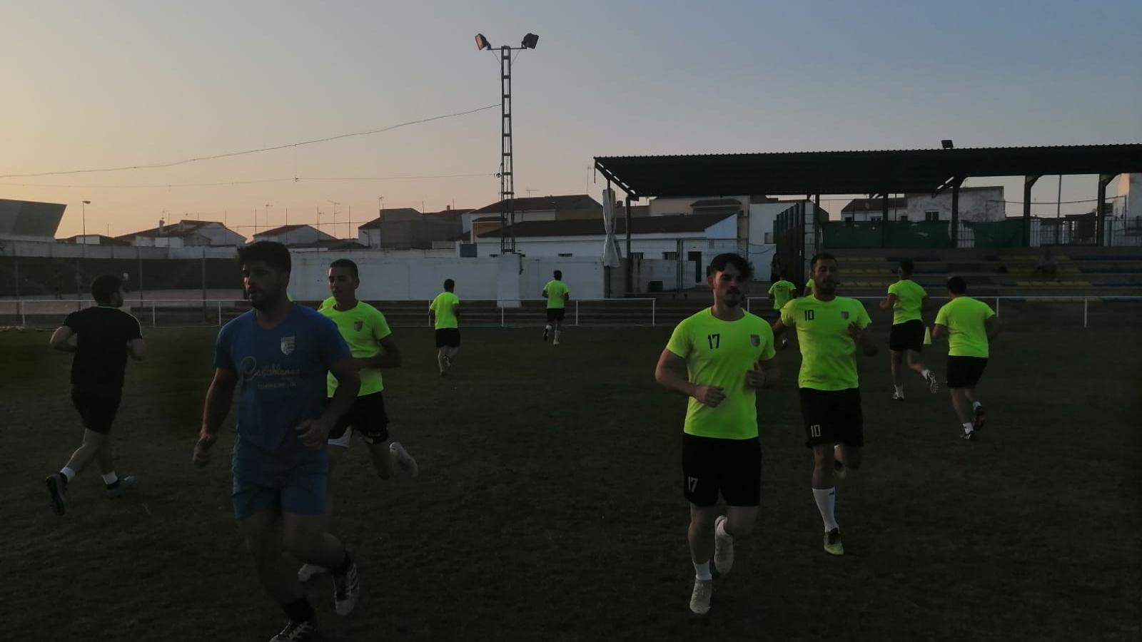 El Torremejía paraliza sus entrenamientos por los brotes de COVID y dos casos sospechosos en su plantilla