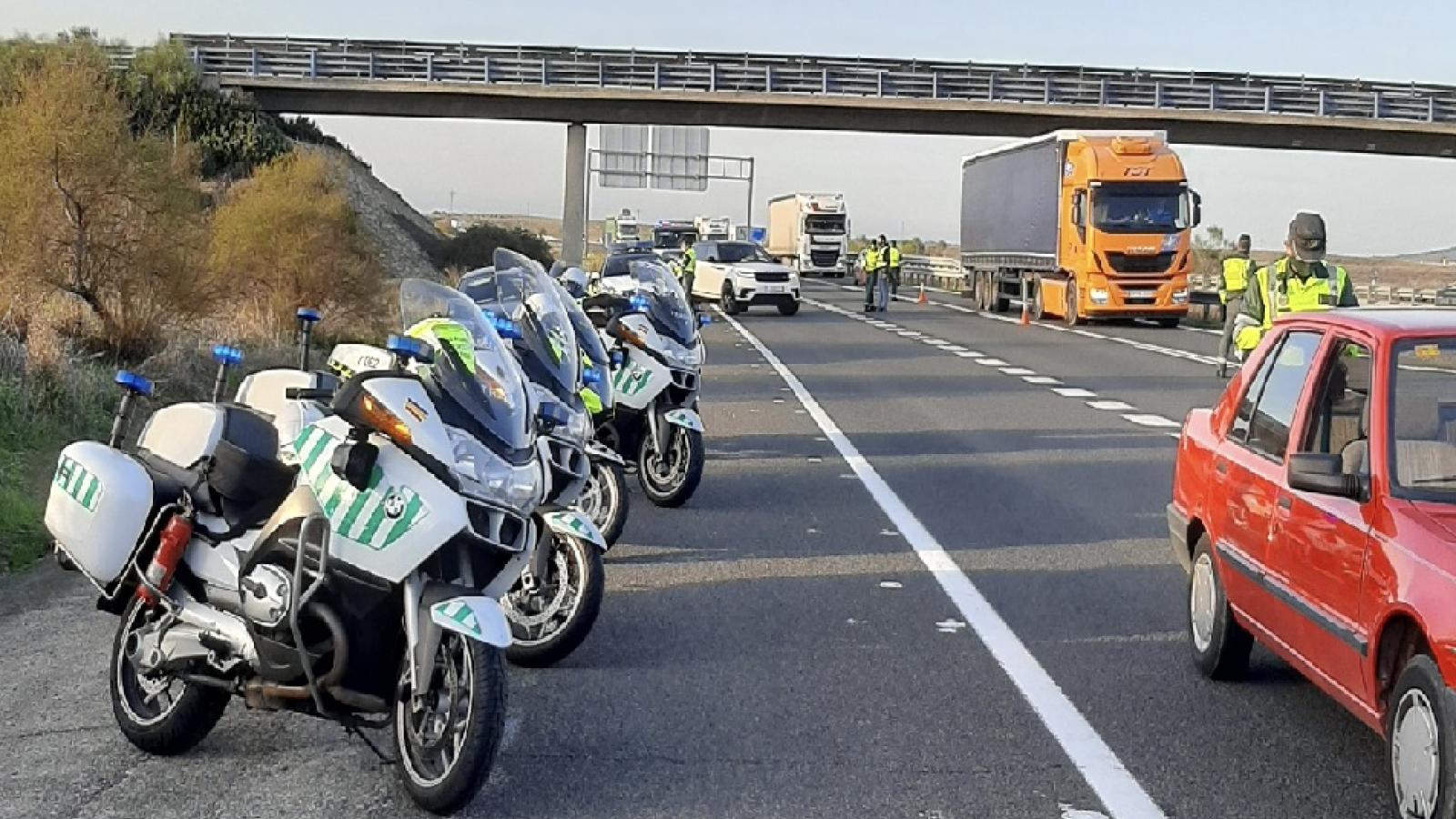 Investigado por la Guardia Civil un ciudadano portugués que circulaba a 212 km/h por la Autovía A-5