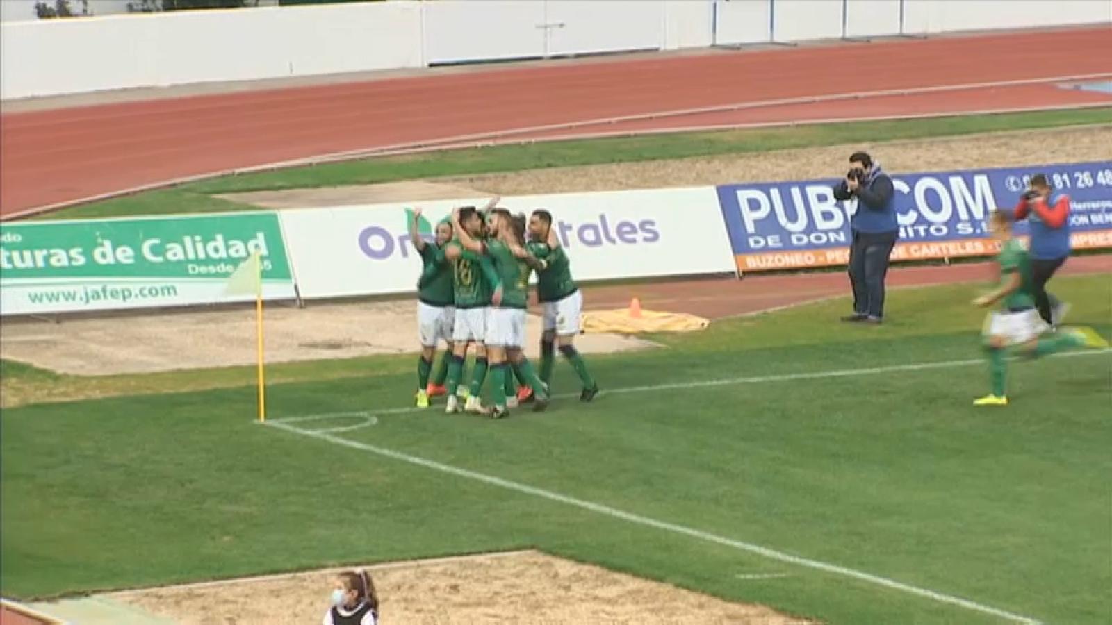 El Villanovense es segundo tras ganar al Extremadura