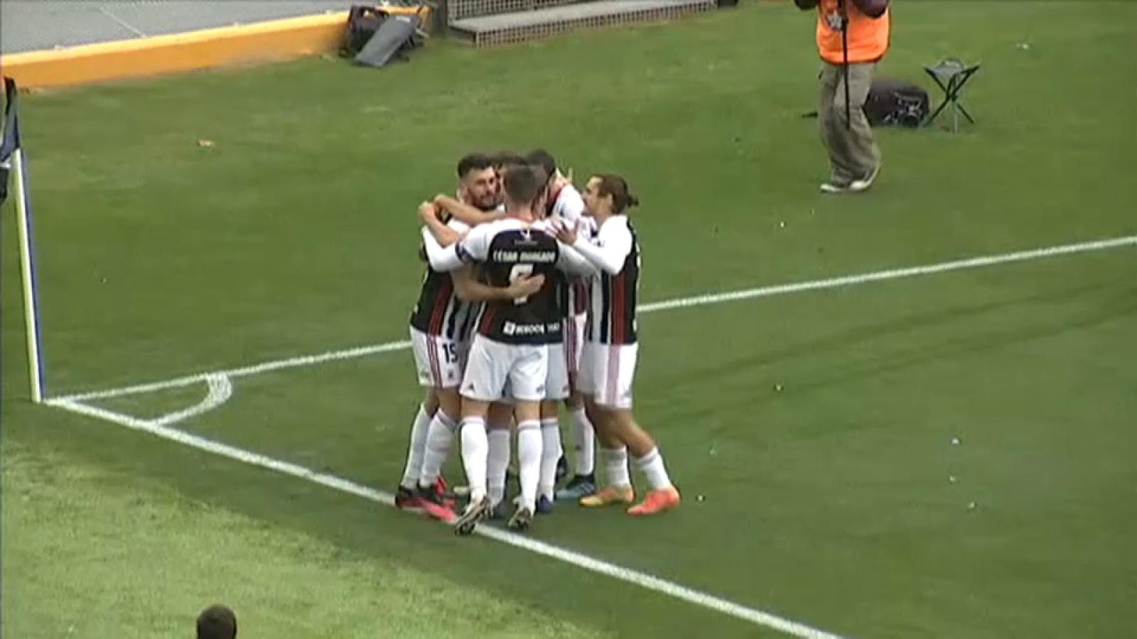 El Badajoz suma su sexta victoria consecutiva en el derbi contrar el Villanovense
